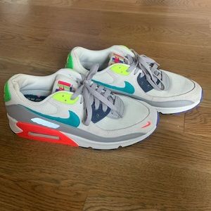 Nike women’s air max tennis shoes